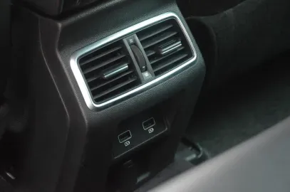Car image 40
