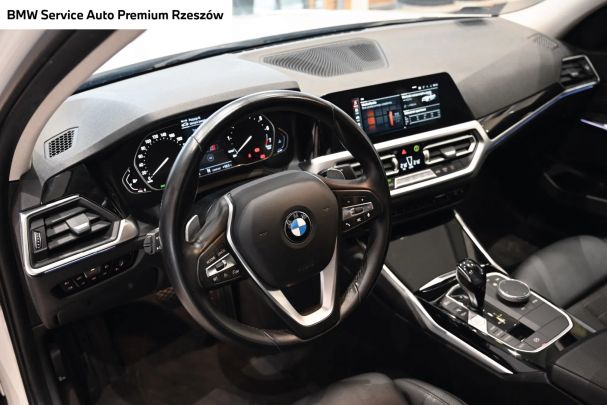 BMW 318i Sport Line 115 kW image number 3