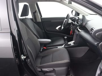 Car image 30