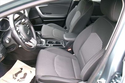 Car image 30