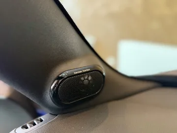 Car image 36