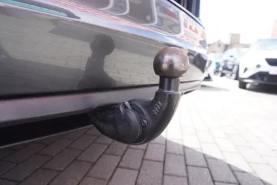 Car image 40