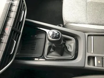 Car image 27