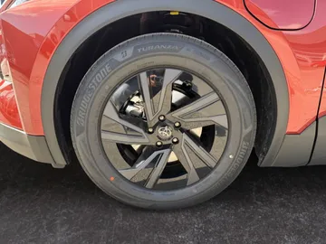 Car image 15