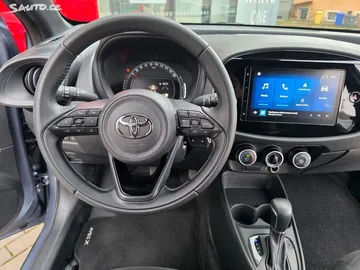Car image 16