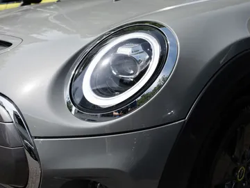 Car image 25