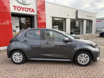 Car image 4