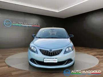 Car image 3