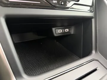 Car image 35