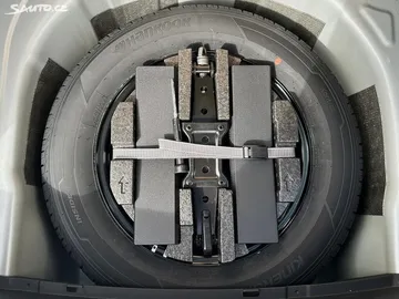 Car image 26