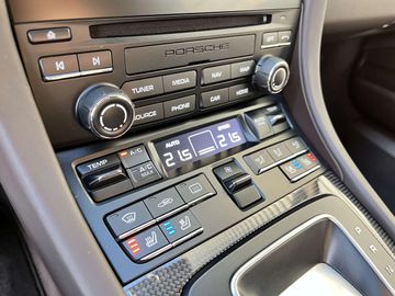 Car image 32