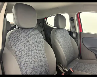 Car image 4