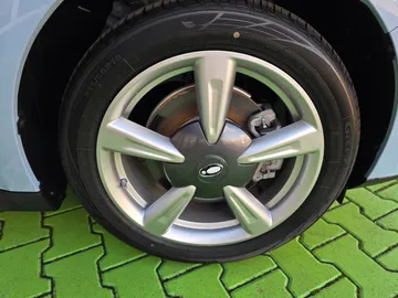 Car image 18