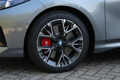 Car image 32