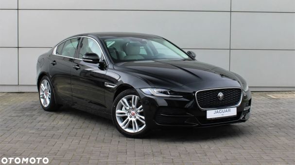 Jaguar XE 132 kW image number 1