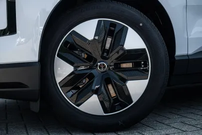 Car image 29