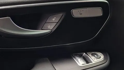 Car image 40