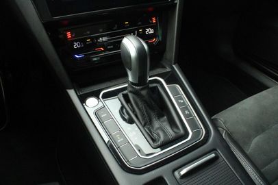 Car image 32