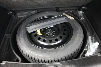 Car image 28