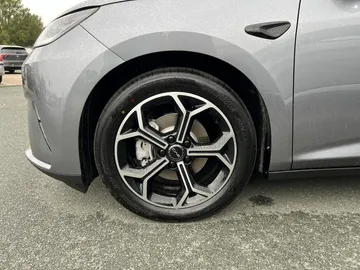 Car image 27