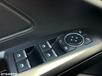Car image 35