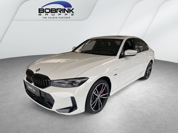 BMW 330e M Sport 215 kW image number 1