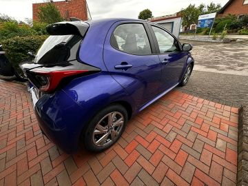 Car image 4
