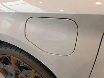 Car image 25