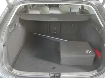Car image 33