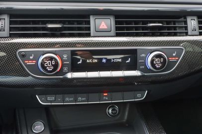 Car image 36