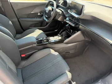 Car image 25