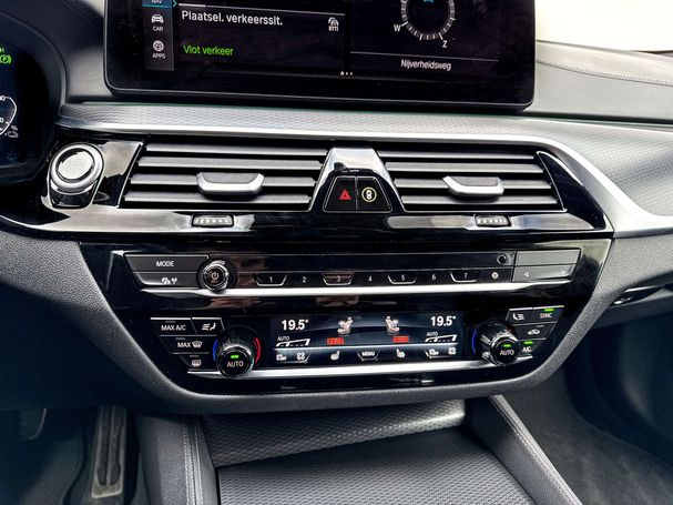 BMW 530 Touring 215 kW image number 16