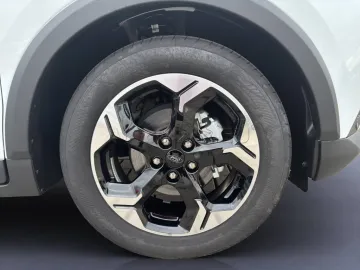 Car image 26