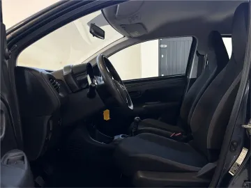 Car image 29