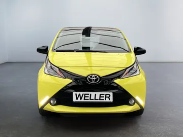 Car image 3
