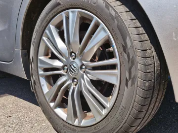 Car image 27