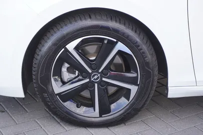 Car image 29