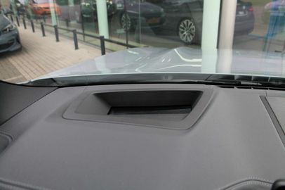 Car image 32