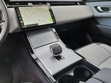 Car image 30