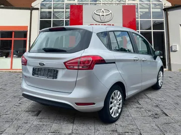Car image 4
