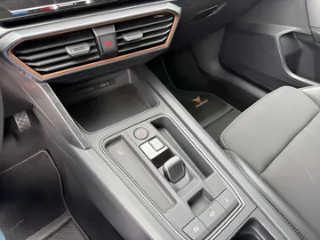 Car image 28