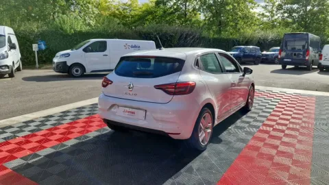 Car image 3