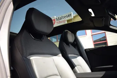 Car image 30