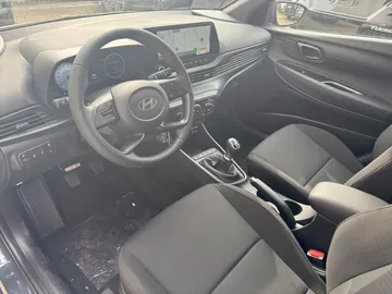 Car image 18