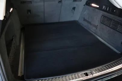 Car image 32