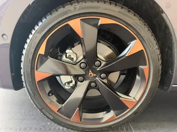 Car image 32
