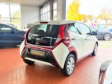 Car image 2