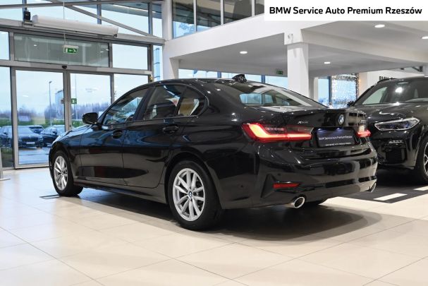 BMW 320d Touring xDrive Sport Line 140 kW image number 18