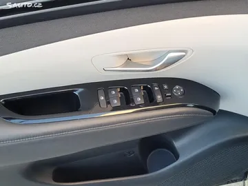 Car image 30