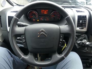 Car image 26